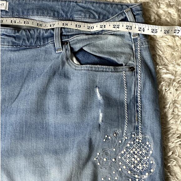 Lane Bryant MidRise Girlfriend Crop Wm Sz 28 Embellished Light Wash Casual Jeans - Picture 4 of 13